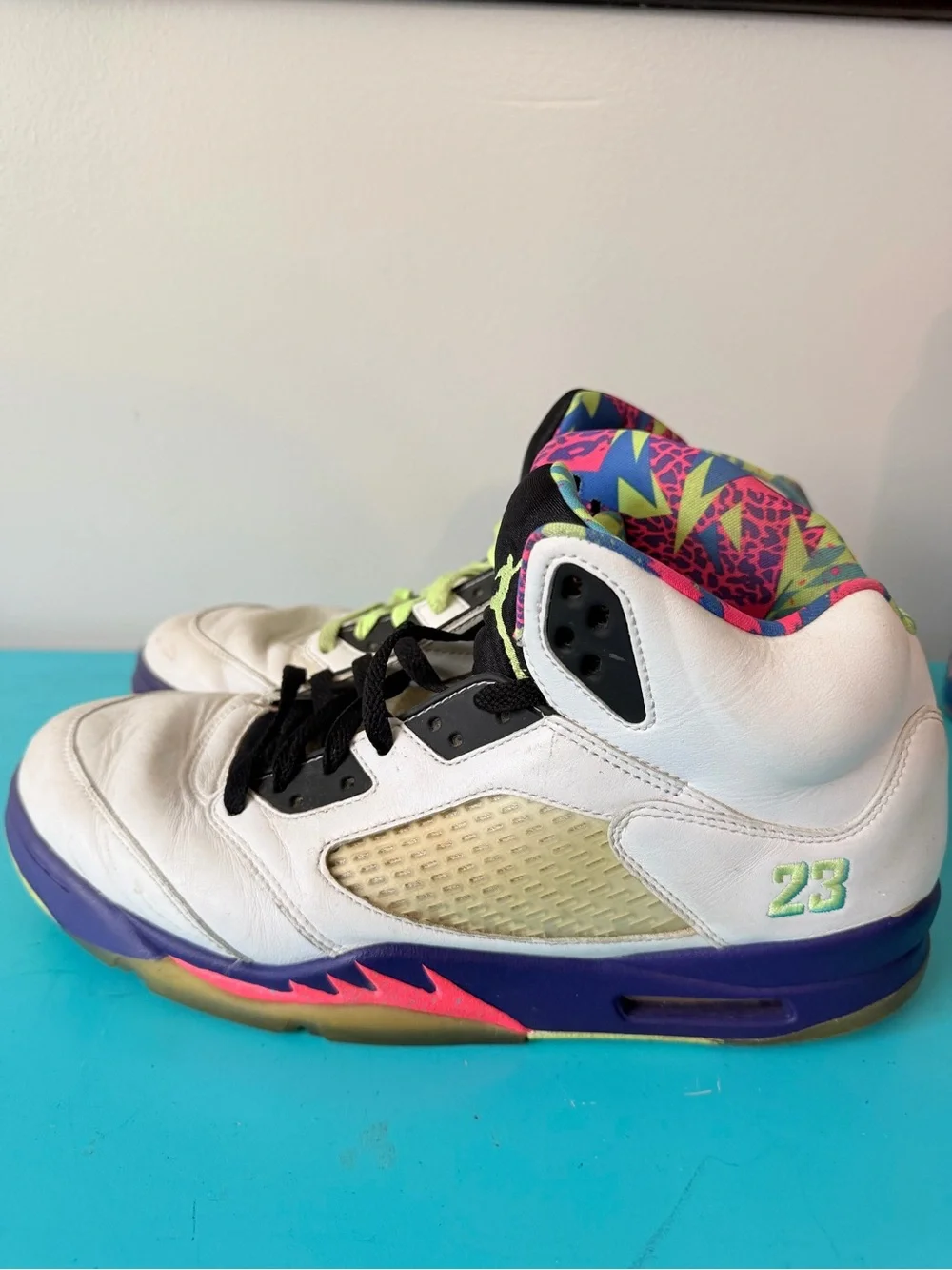 Jordan White Multicolor Patterned Collar Basketball Sneakers